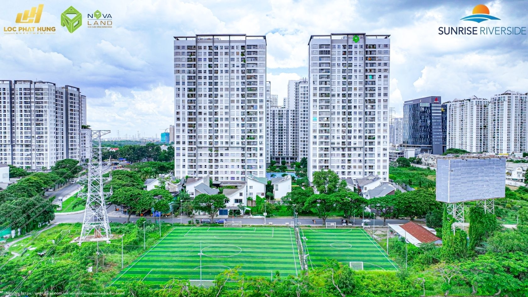 Sân bóng , đường chạy ven sông